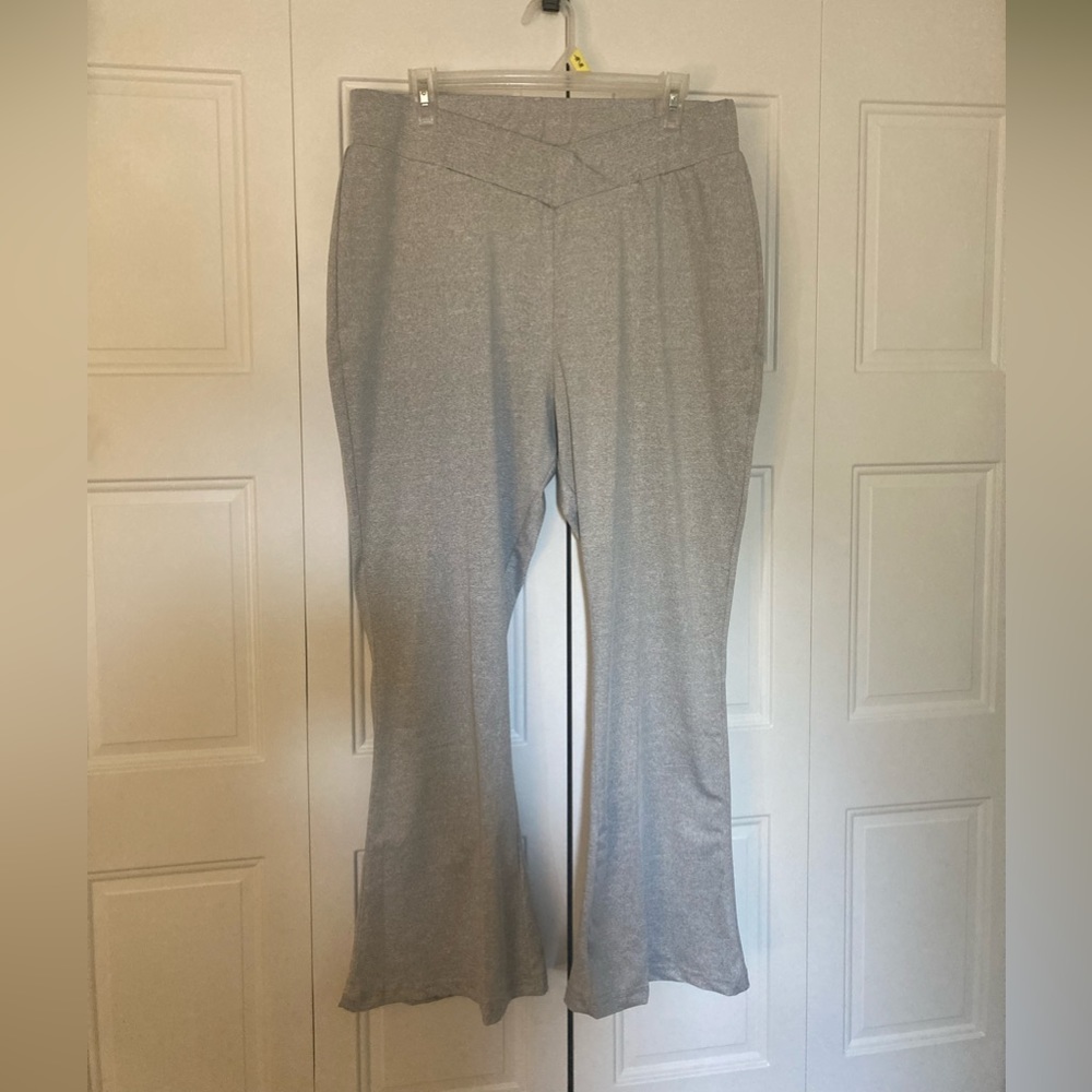 Women’s cross over waisted Gray sweat pants, Size 2XL, brand new.